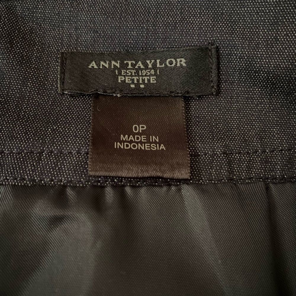 Ann Taylor Charcoal Gray A-Line Skirt 0P | Kick Pleat & Hidden Zipper - Picture 6 of 7